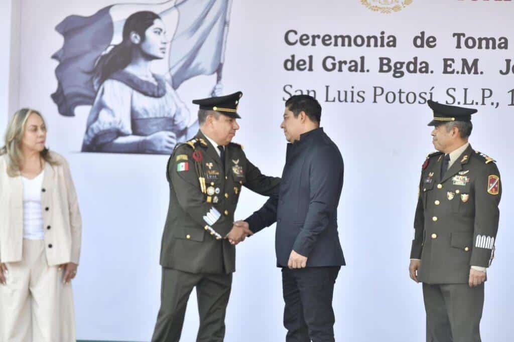 Mandos Ricardo 2